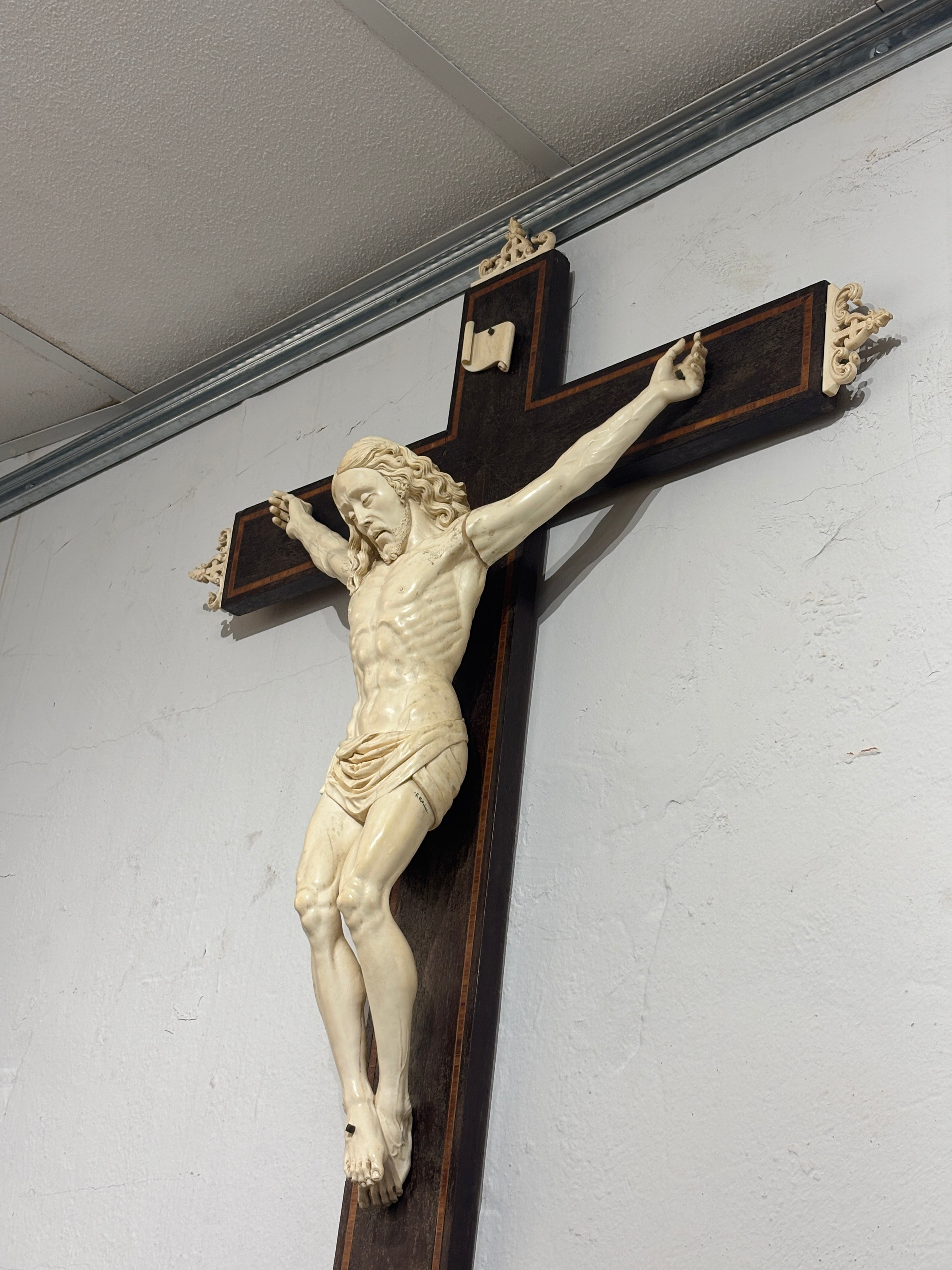 Cristo Crucificado en Marfil Italiano – S.XIX
