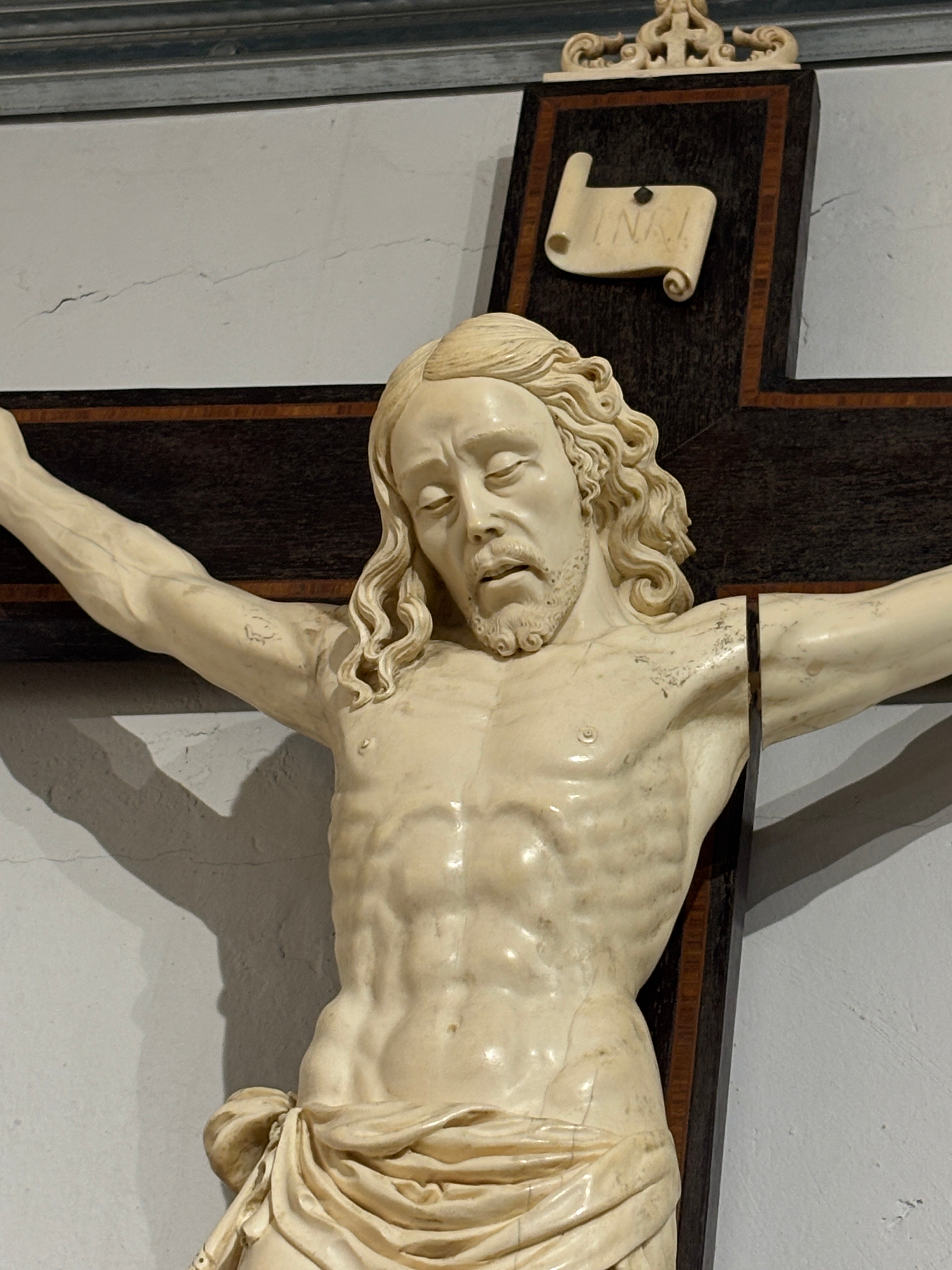 Cristo Crucificado en Marfil Italiano – S.XIX